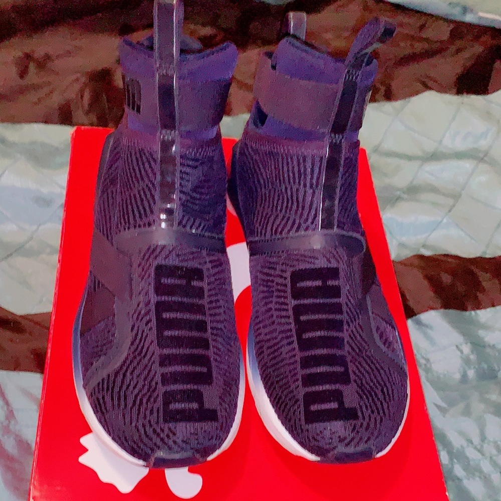 Fierce Strap Flocking Pumas